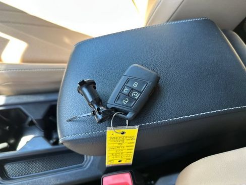 Certified 2023 Volkswagen Tiguan SE AWD/4WD image 38