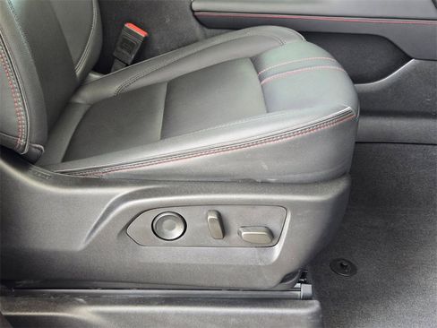 Used 2024 Chevrolet Suburban RST w/ Luxury Package image 32