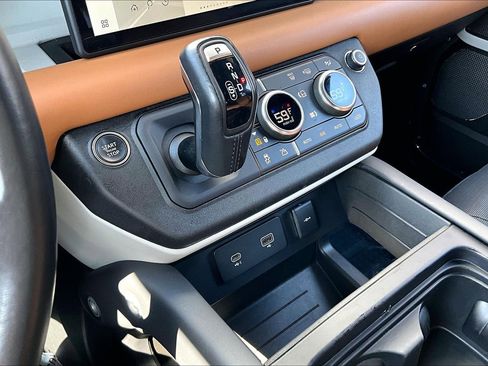 Certified 2023 Land Rover Defender 110 X-Dynamic SE AWD/4WD image 32