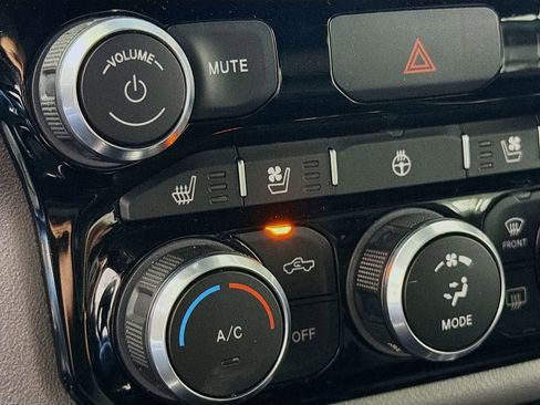 Used 2024 RAM 1500 Laramie image 24