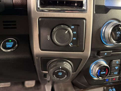 Used 2016 Ford F150 Platinum w/ Equipment Group 701A Luxury AWD/4WD image 19
