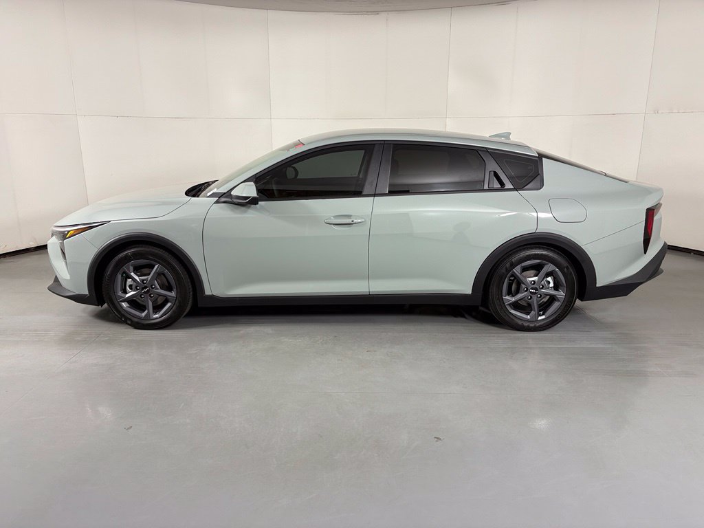 New 2026 Kia K4 FWD image 9