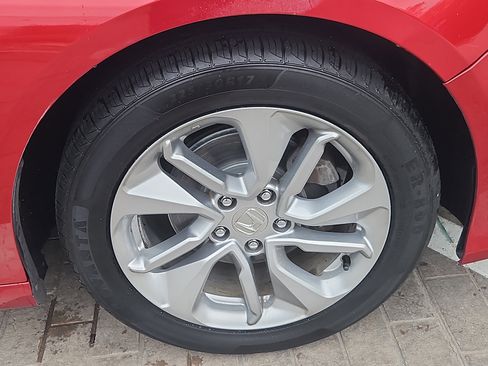 Used 2018 Honda Accord LX image 24