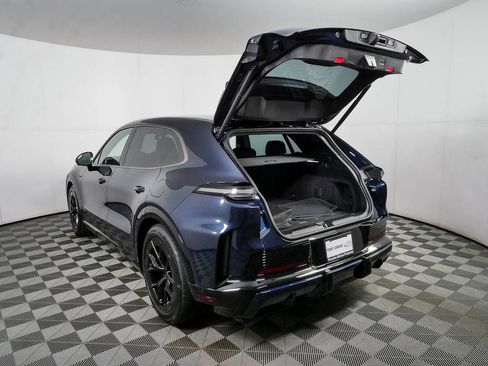 New 2026 Porsche Cayenne Turbo AWD/4WD image 33