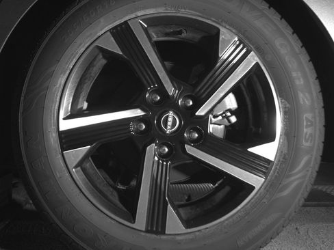 Used 2025 Nissan Sentra SV FWD image 14