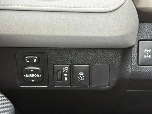 Used 2013 Toyota RAV4 LE AWD/4WD image 25