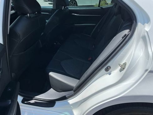 Used 2020 Toyota Camry SE w/ Carpet Mat Package FWD image 3