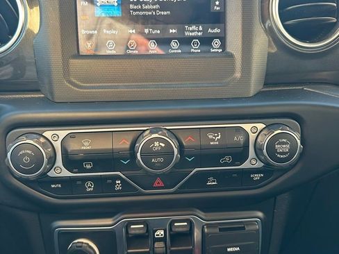 Used 2021 Jeep Wrangler Unlimited Sahara image 11