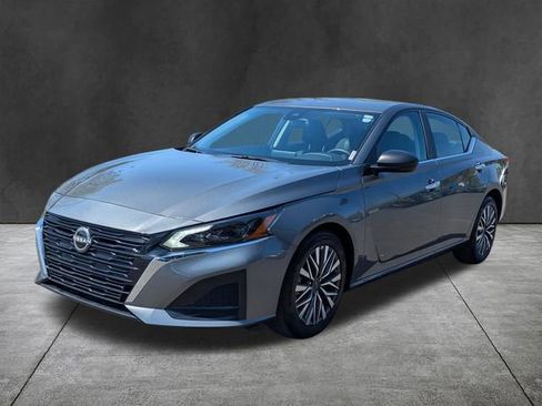 Used 2025 Nissan Altima 2.5 SV image 8