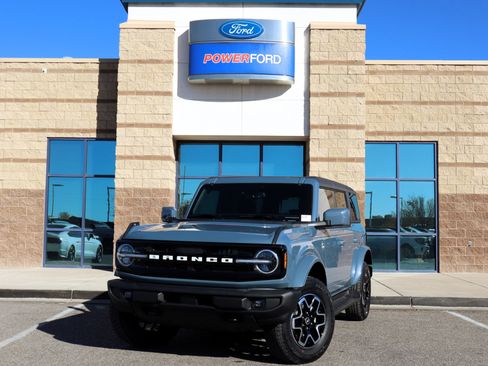 New 2025 Ford Bronco Outer Banks image 2