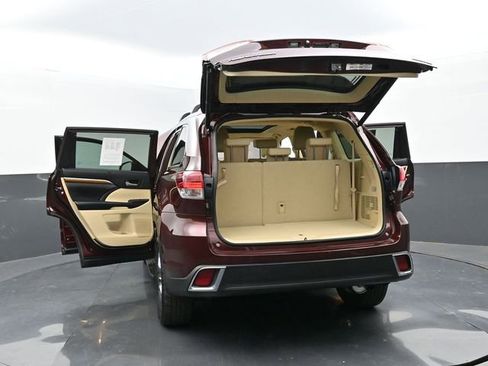 Used 2019 Toyota Highlander Limited Platinum FWD image 35