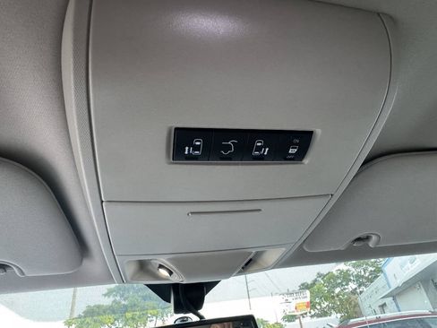 Used 2014 Chrysler Town & Country Touring-L w/ Driver Convenience Group FWD image 30