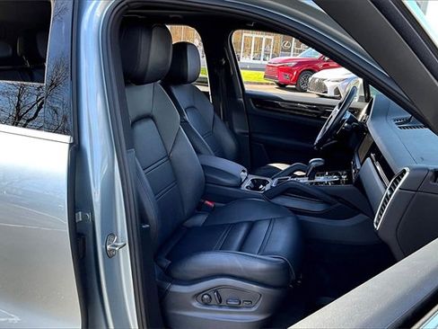 Used 2022 Porsche Cayenne image 29
