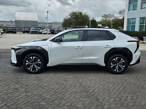 Used 2024 Toyota bZ4X XLE w/ Weather Package image 9