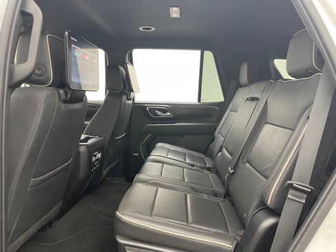 Used 2024 GMC Yukon SLT w/ SLT Luxury Package AWD/4WD image 44