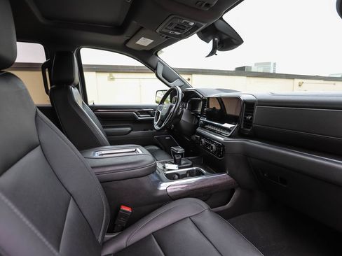 Used 2022 Chevrolet Silverado 1500 LTZ w/ LTZ Premium Package AWD/4WD image 28