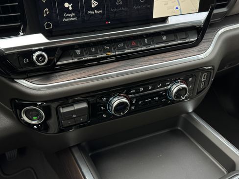 New 2025 GMC Sierra 2500 SLT w/ SLT Premium Package image 17