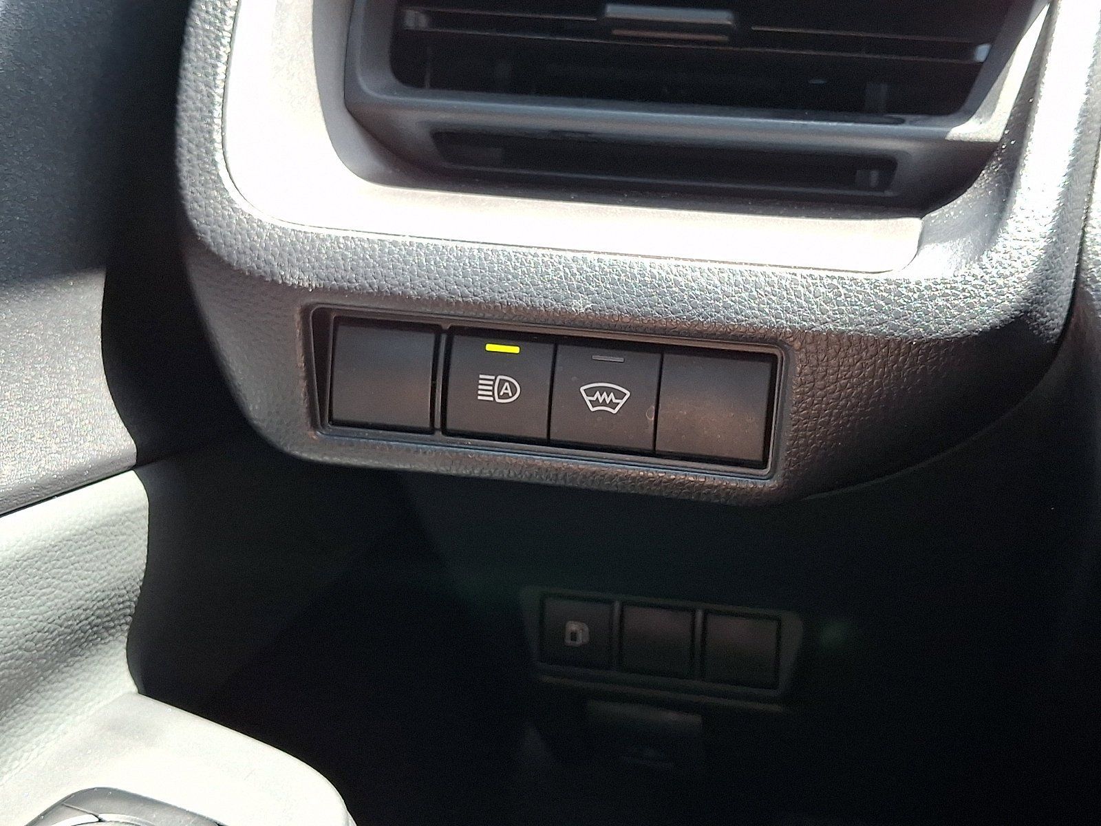Used 2025 Toyota Prius LE FWD image 26