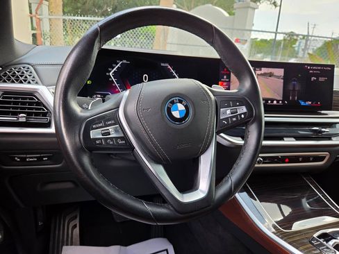 Used 2025 BMW X5 xDrive50e AWD/4WD image 30