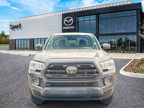 Used 2018 Toyota Tacoma SR RWD image 8