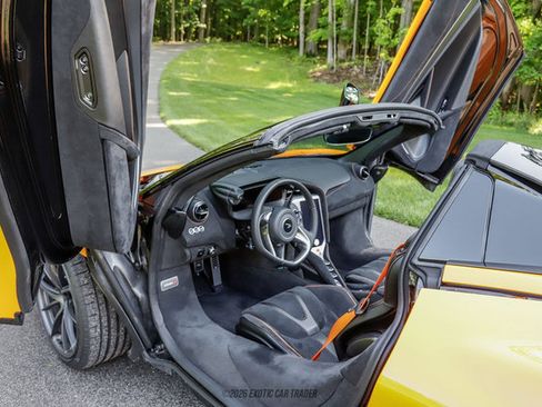 Used 2026 McLaren 750S Spider RWD image 25