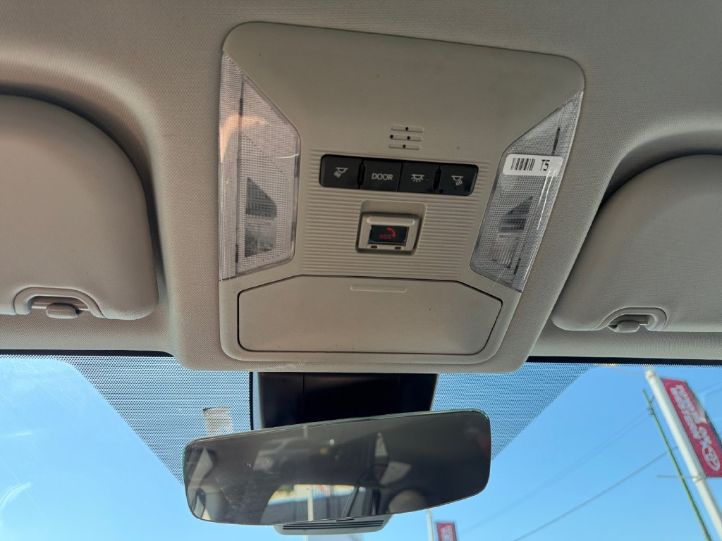 Used 2025 Toyota RAV4 LE AWD/4WD image 39