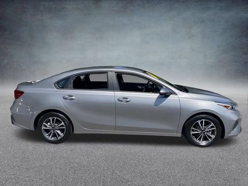 Used 2024 Kia Forte LXS FWD image 5