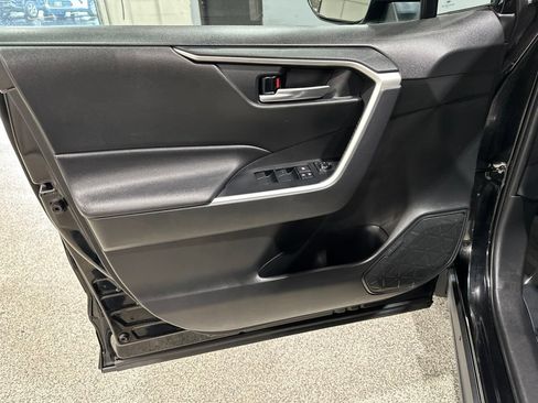 Certified 2020 Toyota RAV4 XLE w/ Convenience Package AWD/4WD image 12