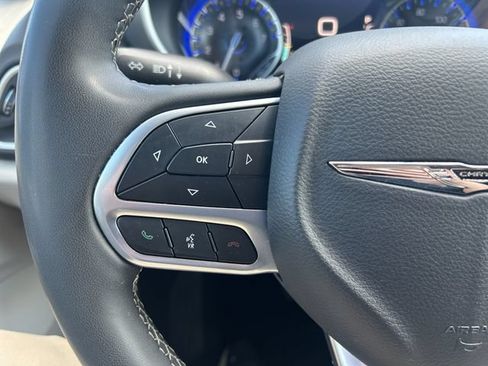 Used 2023 Chrysler Pacifica Touring-L FWD image 30