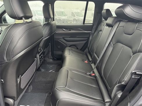 New 2025 Jeep Grand Cherokee Limited image 11