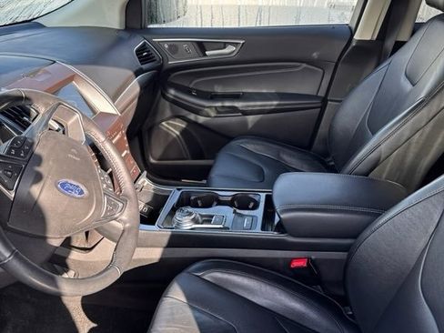 Used 2019 Ford Edge Titanium image 5