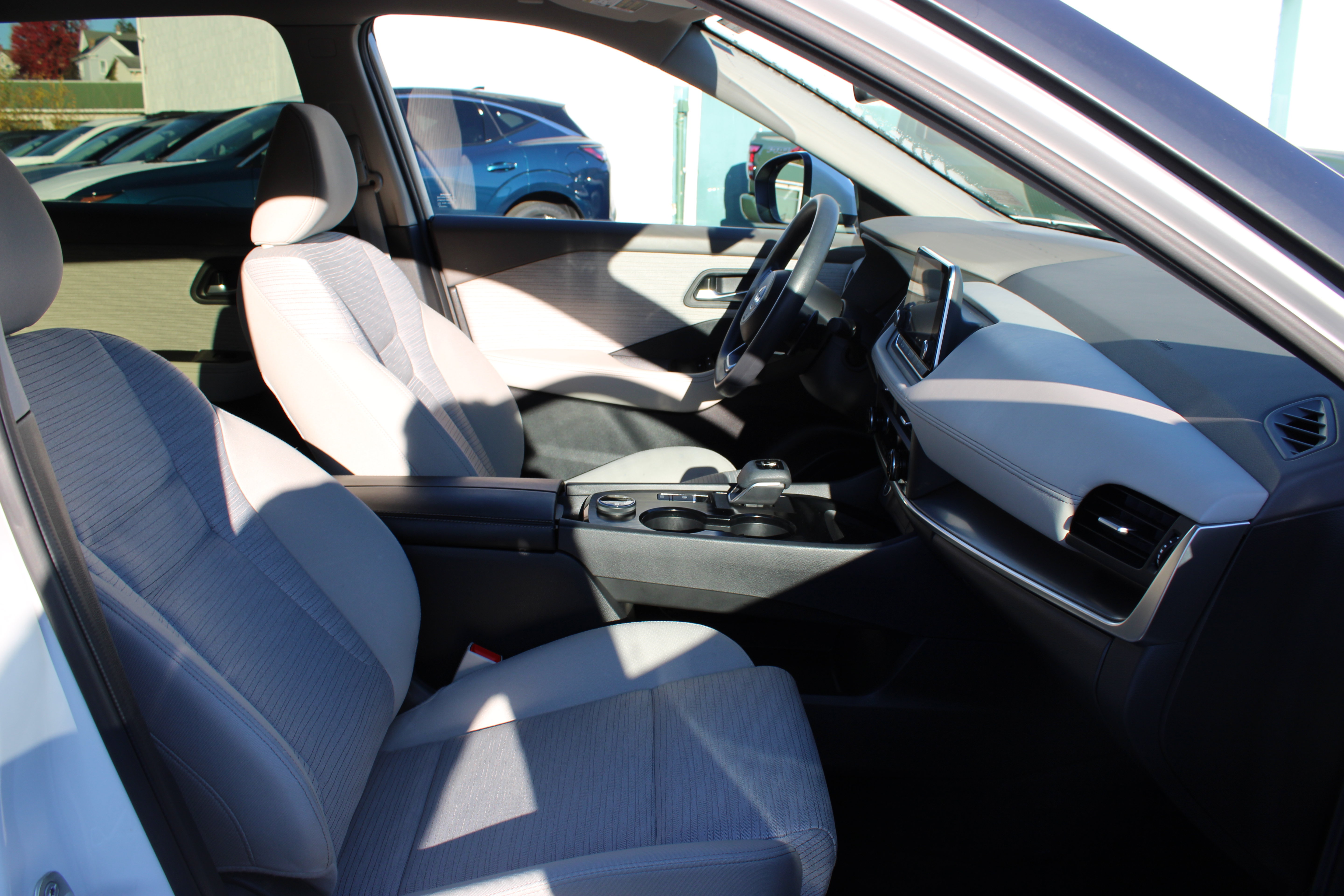 Used 2023 Nissan Rogue SV AWD/4WD image 13