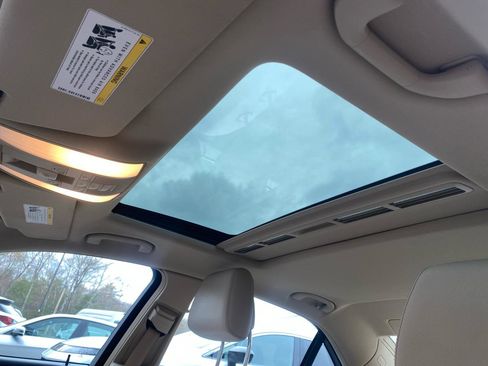 Used 2016 Mercedes-Benz E 350 4MATIC Sedan image 10