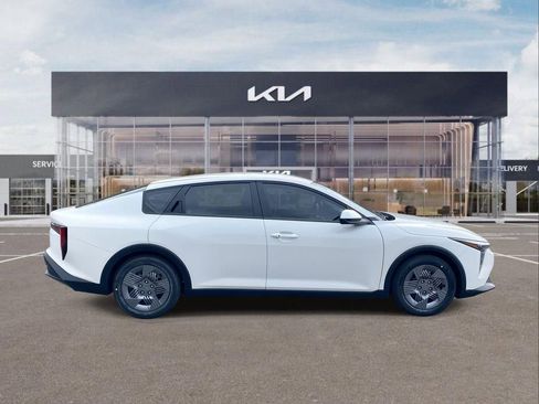 New 2025 Kia K4 FWD image 6