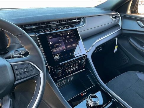 New 2025 Jeep Grand Cherokee L Altitude image 7