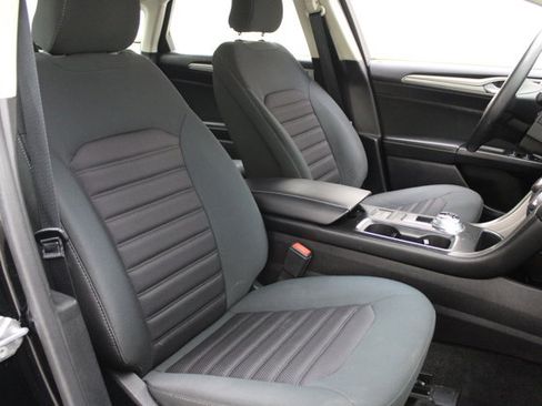 Certified 2018 Ford Fusion SE FWD image 4