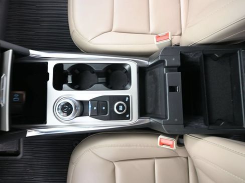 Used 2022 Ford Explorer XLT AWD/4WD image 35