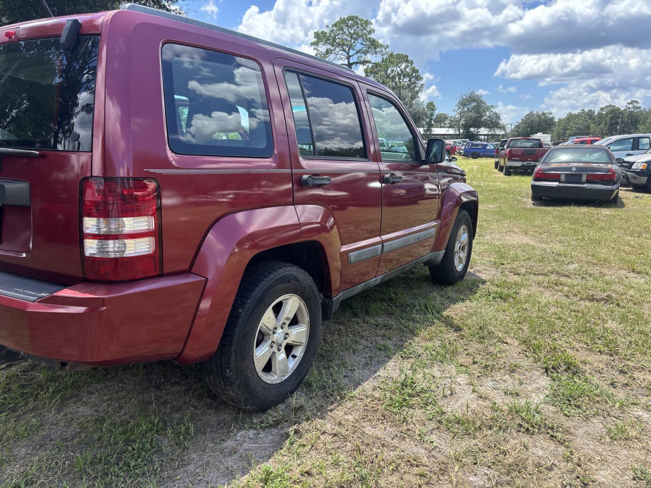 Used 2011 Jeep Liberty Sport AWD/4WD image 4