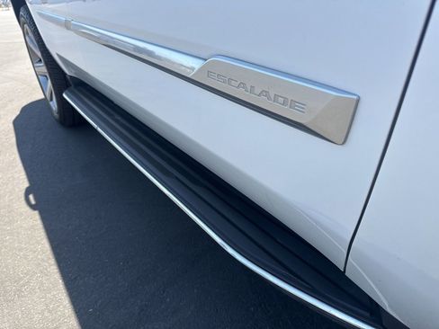 Used 2020 Cadillac Escalade Luxury RWD image 9