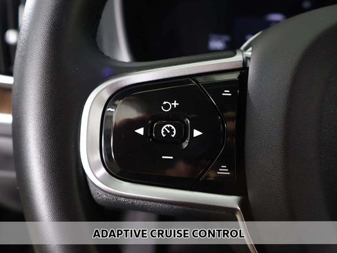 Used 2023 Volvo XC60 B5 Plus w/ Climate Package AWD/4WD image 6