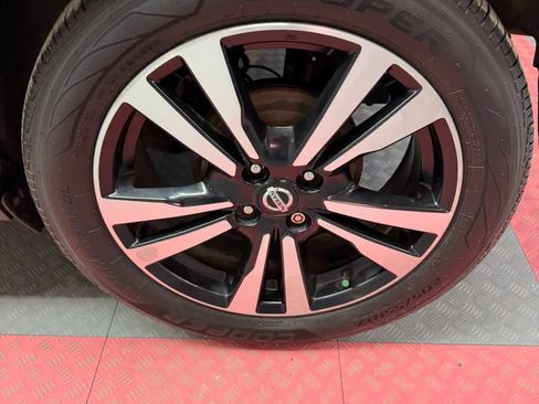 Used 2019 Nissan Kicks SR w/ Exterior Electronics Package FWD image 39