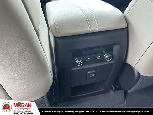 Used 2023 Chevrolet Traverse LT FWD image 13