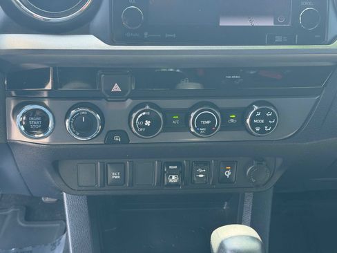 Used 2018 Toyota Tacoma TRD Off-Road AWD/4WD image 21
