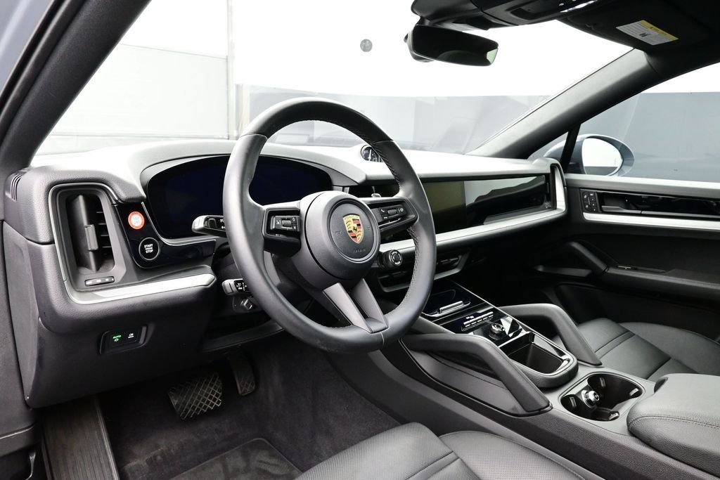 Certified 2024 Porsche Cayenne Coupe AWD/4WD image 4