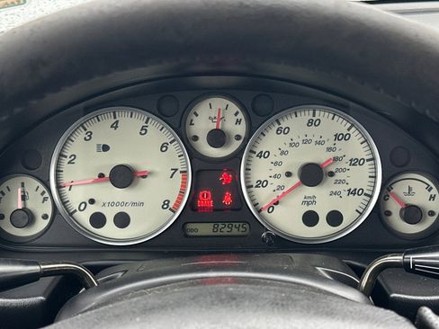 Used 2004 MAZDA MX-5 Miata w/ Leather Azure Blue Pkg image 19