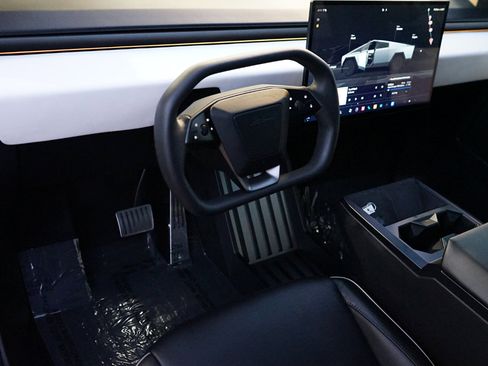 Used 2024 Tesla Cybertruck AWD Crew Cab image 10