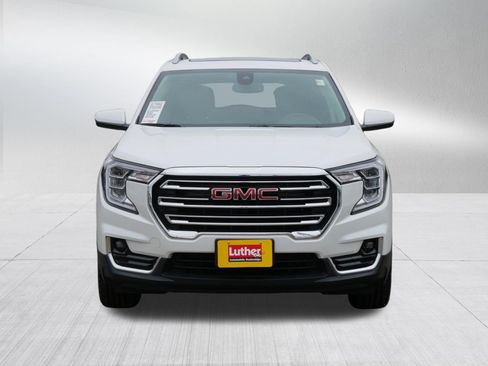 Used 2024 GMC Terrain SLT w/ Infotainment Package II image 2