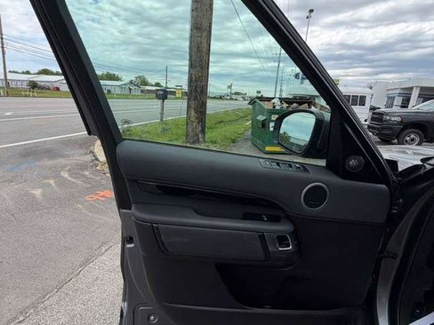Used 2018 Land Rover Discovery SE AWD/4WD image 10