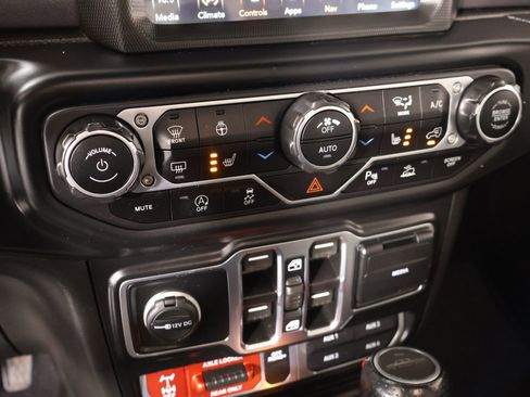 Used 2022 Jeep Gladiator Mojave w/ Cold Weather Group image 8