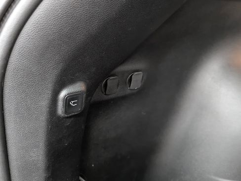 Used 2021 Jeep Cherokee Limited image 14